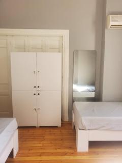 nice comfy bedroom - 2