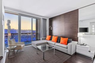 Incredible Views 51st Floor High-Rise Studio -Balcony - 8