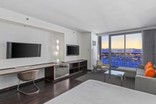Incredible Views 51st Floor High-Rise Studio -Balcony - 2