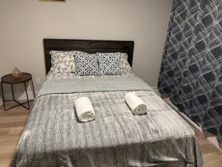 Urban Oasis -Your Private Spotless Suite - 3