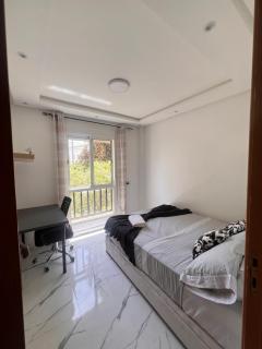 appartement coquette face à la forêt proche chu aéroport bas prix - 8