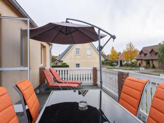 Cozy Coastal Escape with Garden - 1