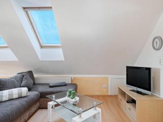 Attic Apartment with Garden Access - 2
