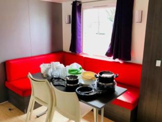 Spacieux Mobil-home 3 Chambres avec Terrasse - API-1-52-444 - 9