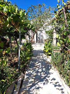 Dea's Garden home - 0