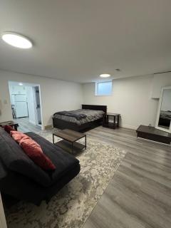 Studio Basement Apartment - Kitchener - 0