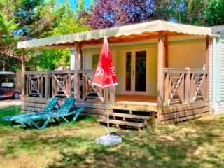 Mobil-home confortable avec terrasse pour 4 personnes - API-1-52-618 - 1