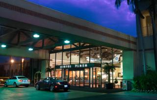 Airtel Plaza Hotel - Van Nuys - 9