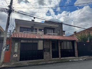 Spacious 6 bedroom home - 9