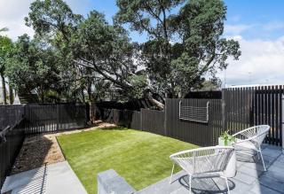 Biggest 2 bed in Pt Chevalier - 7