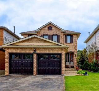 4 Bedroom Spacious Retreat near Key Attractions - 0