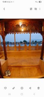 Young Beauty Star Houseboat - 0