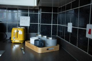 Spacious home for construction workers and families with parking spaces 2 and half bathroom& ensuite Free wifi - 2