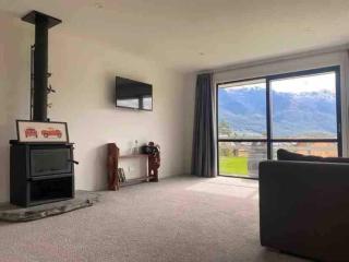 House in central Glenorchy - 4