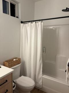 Cozy & Contemporary Stay - 7