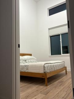 Cozy & Contemporary Stay - 3