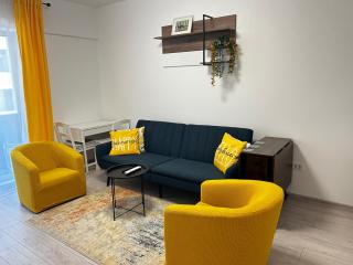 Yellow Dawn Modern Flat in Quiet Area with Garage Parking and Self Check-In - 9