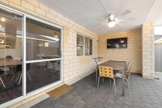 Carlisle 4BR Family Home 3 Miles To Optus Stadium - 4