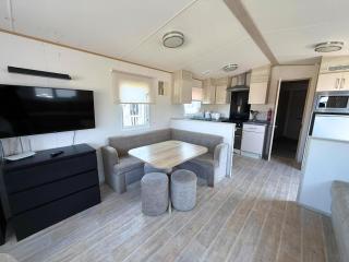 Stunning Caravan With Wifi & Decking At St Osyth Beach In Essex Ref 28007Sv - 8