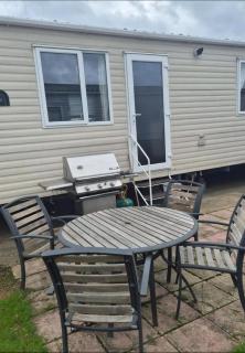 Cosy Caravan With Free Wifi At Broadland Sands Park, Suffolk Ref 20162Bs - 9