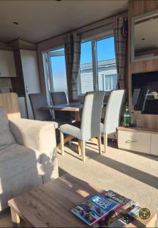Cosy Caravan With Free Wifi At Broadland Sands Park, Suffolk Ref 20162Bs - 8