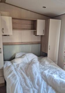 Cosy Caravan With Free Wifi At Broadland Sands Park, Suffolk Ref 20162Bs - 3