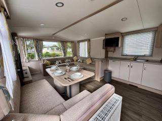 Cosy 8 Berth Caravan With Decking And Lake-Views At Weeley Bridge Ref 69001Lv - 6