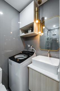 Stylish 1BR at Air Res Makati - 7