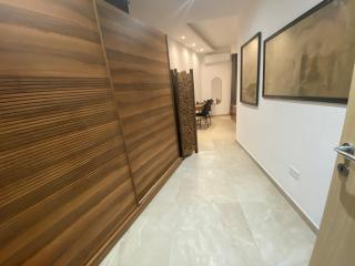 Central 3 bedroom luxury apartment with garden and church views - 6
