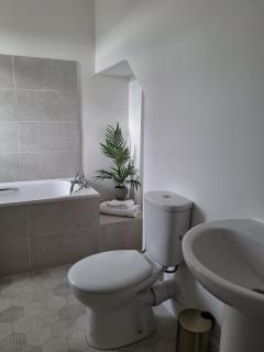 No 1 Staplehall Road - Beautiful Home - 5