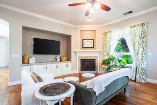 Folsom 4BR Retreat - Backyard & Parking - 2