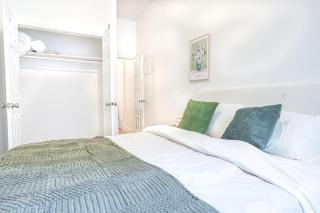 Charming Upper East Side W Outdoor Space - 3