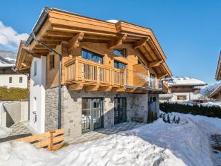 Chalet in Piesendorf near Ski Slopes - 0