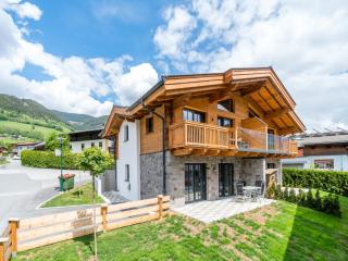 Chalet in Piesendorf near Ski Slopes - 0