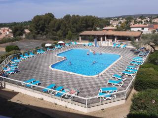 STUDIO OU T2, rénovés, tous climatisés, vue panoramique, parking, piscine - 0