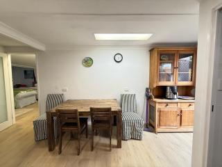 Zen Escape Guest House " Location 1" - Cozy Delight, Oasis Suite - 9
