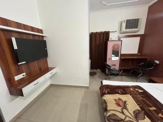 Sam Homestay - Panchkula - 6