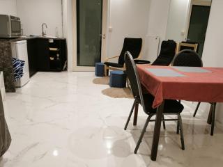 BackPackers GELIJKVLOERS-Studio-Slaapkamer-Eetkamer-Keuken 1 ruimte-badkamer en-suite - Ostende - 5