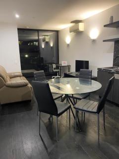 Modern 2BR, Pool, Gym & Parking - 2