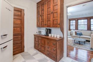 Cozy Carriage House Retreat Cleveland Heights - 1