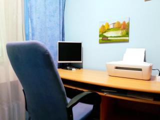 Comfy Room With Working Space in top Location - 7