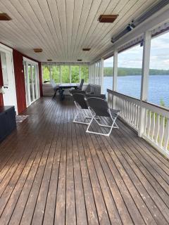 Waterfront cosy cottage by the lake - 1
