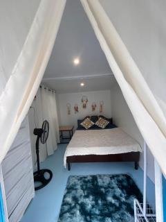 Barracuda Swim Club's Homestay - Fan Room with Pool - 7