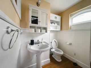 Victorian Home in Original Grandeur Downtown - 9