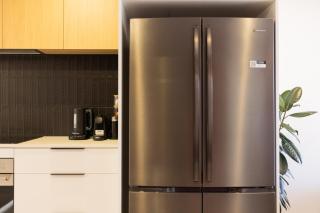 CBD 2 Bed 2 Bath Luxury Gem With Free Car Park - 4