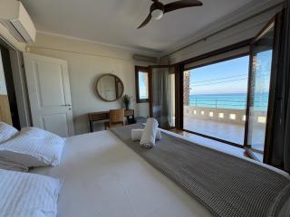 Exceptional beachfront villa Blue Pearl - 4