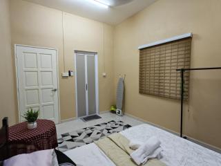 GreenAcres Cottage - 2