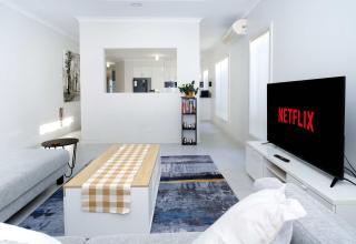Homely Retreat-4 Minutes from Pacific Werribee Shopping Centre - 3
