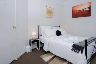 Homely Retreat-4 Minutes from Pacific Werribee Shopping Centre - 6