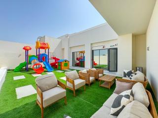 Chic Studio APT with Pool & Gym - Near Metro Station - 6